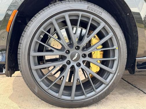 2025 Aston Martin DBX 707