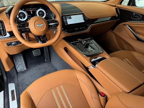2025 Aston Martin DBX 707