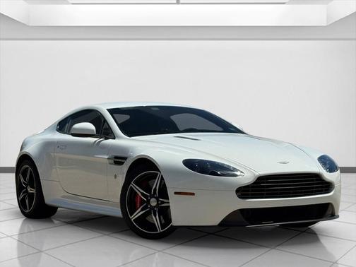 2016 Aston Martin Vantage GT Base