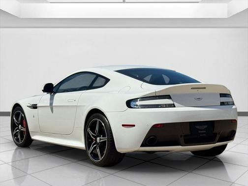 2016 Aston Martin Vantage GT Base