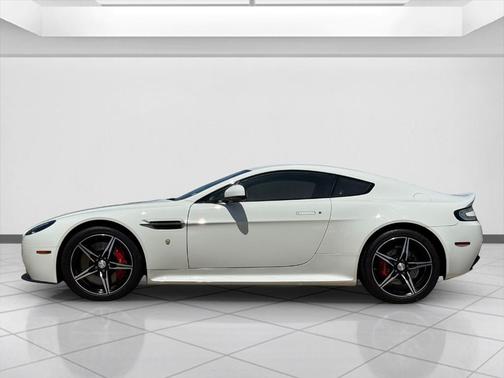 2016 Aston Martin Vantage GT Base