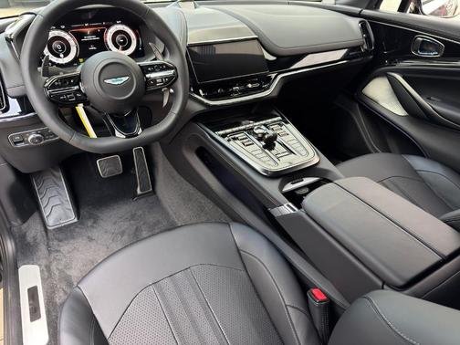 2025 Aston Martin DBX 707