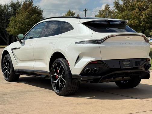 2025 Aston Martin DBX 707