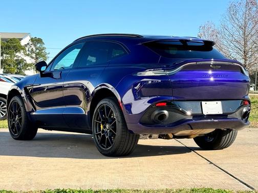 2022 Aston Martin DBX Base