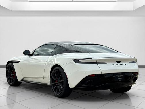 2022 Aston Martin DB11 V8
