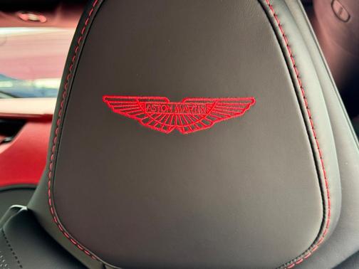 2022 Aston Martin DB11 V8