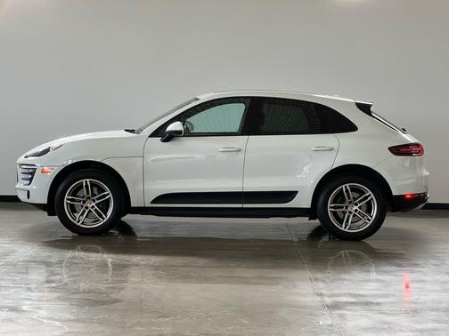 White 2017 Porsche Macan Base