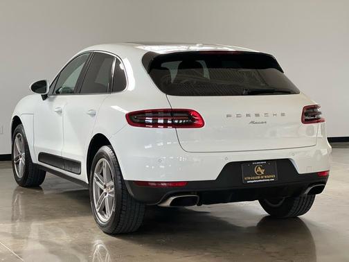White 2017 Porsche Macan Base