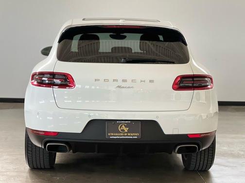 White 2017 Porsche Macan Base