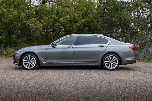2016 BMW 750 i xDrive
