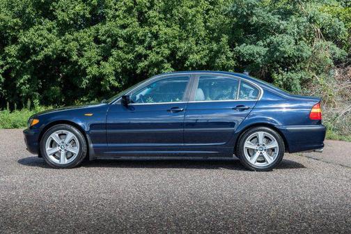 2004 BMW 330 330xi w/ Heated Seats, Cruise Control, Premium PKG