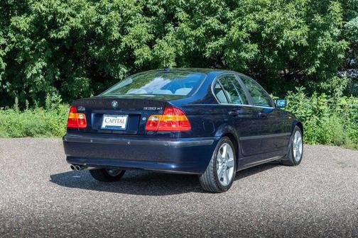 2004 BMW 330 330xi w/ Heated Seats, Cruise Control, Premium PKG