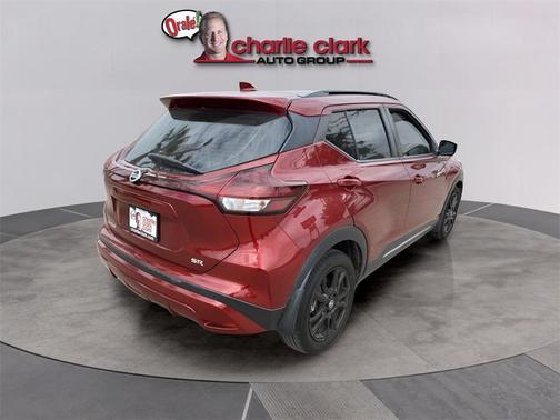 2021 Nissan Kicks SR