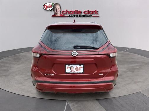 2021 Nissan Kicks SR