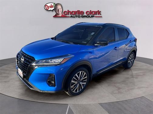 2023 Nissan Kicks SR