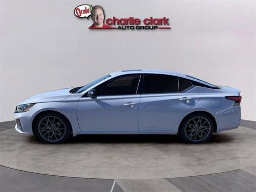 2023 Nissan Altima 2.0 SR