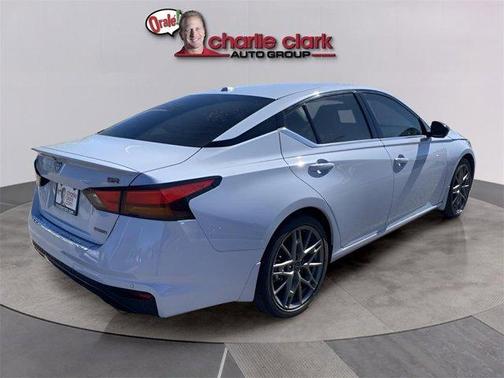 2023 Nissan Altima 2.0 SR