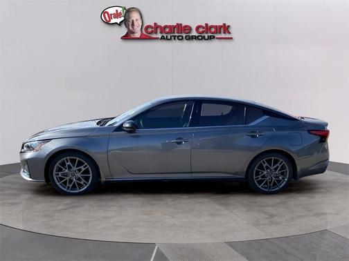 2023 Nissan Altima 2.0 SR