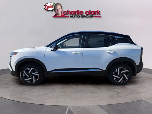 2t Wht Blk Roof 2026 Nissan Kicks SV