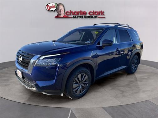 2024 Nissan Pathfinder SV