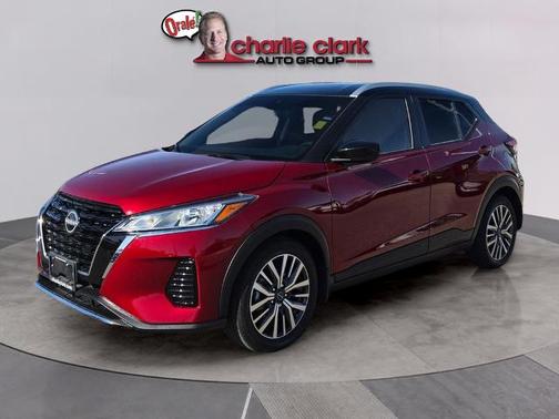 2tredblkroof 2024 Nissan Kicks SV