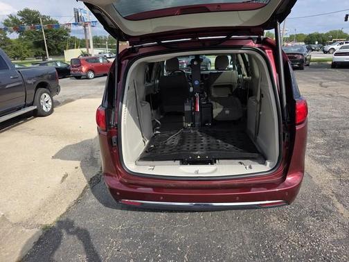 2017 Chrysler Pacifica Touring-L