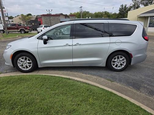 2023 Chrysler Pacifica Touring-L