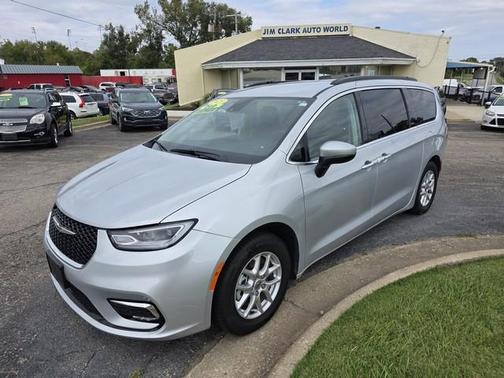 2023 Chrysler Pacifica Touring-L