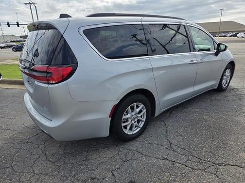2023 Chrysler Pacifica Touring-L