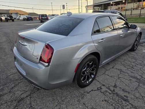 2018 Chrysler 300 S