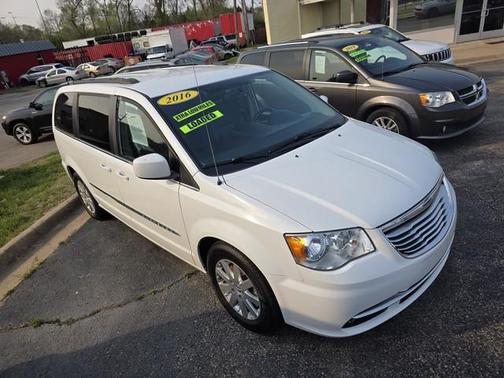 2016 Chrysler Town & Country Touring