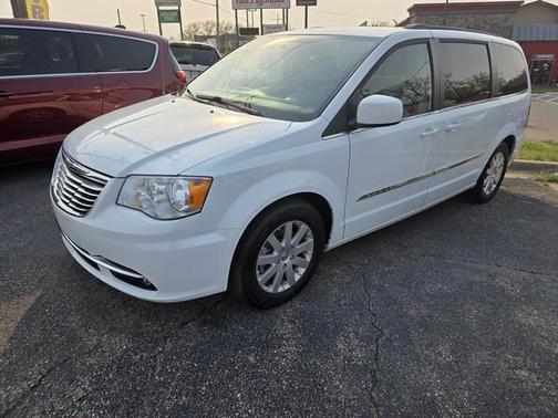 2016 Chrysler Town & Country Touring