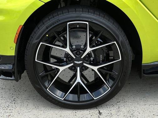 2025 Aston Martin DBX 707