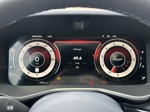 2025 Aston Martin DBX 707