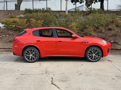 2026 Maserati Grecale Modena