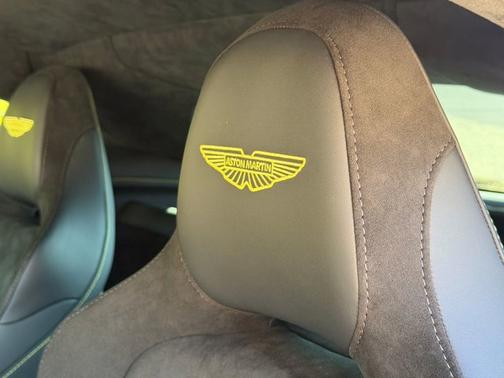 2025 Aston Martin Vantage Base