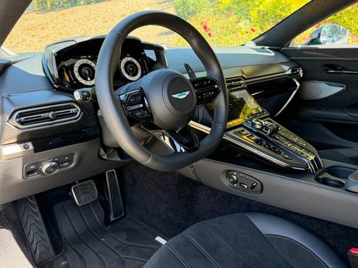 2025 Aston Martin Vantage Base