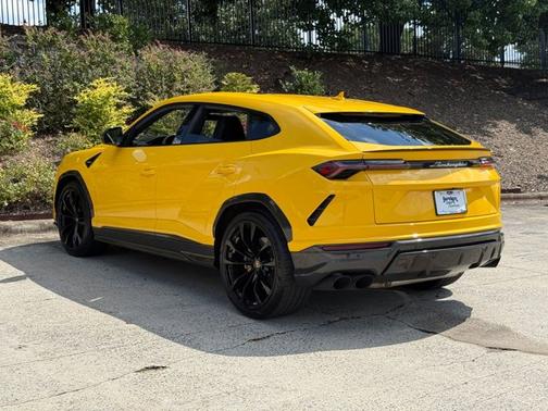 2021 Lamborghini Urus Base