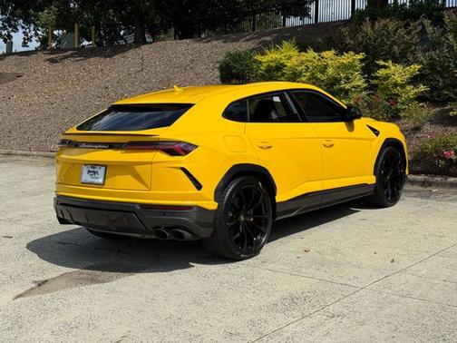 2021 Lamborghini Urus Base