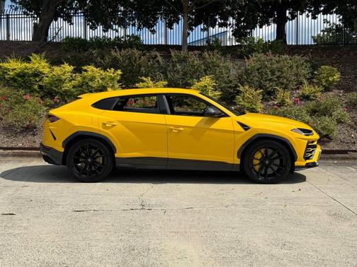 2021 Lamborghini Urus Base