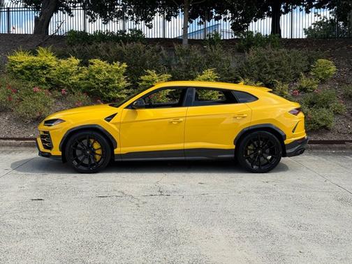 2021 Lamborghini Urus Base