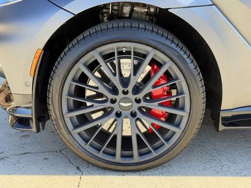 2025 Aston Martin DBX 707