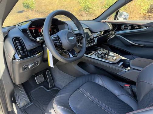 2025 Aston Martin DBX 707