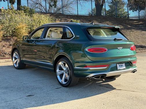 2023 Bentley Bentayga EWB 