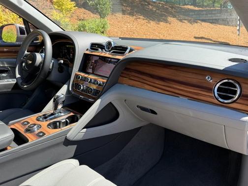 Gravity Gray 2025 Bentley Bentayga V8