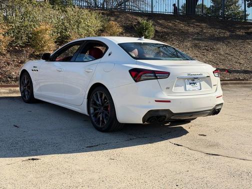 2022 Maserati Ghibli Modena Q4