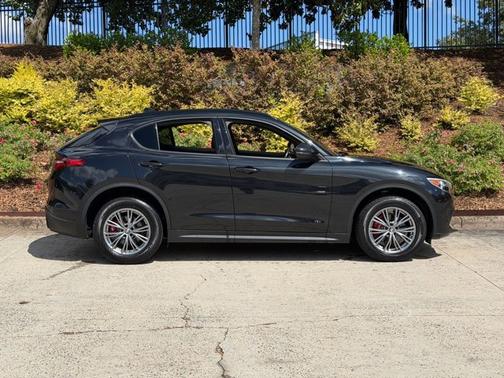 Vulcano Black Metallic 2023 Alfa Romeo Stelvio Sprint