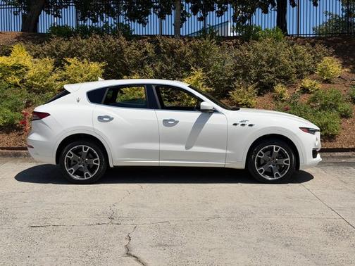 White 2022 Maserati Levante GT