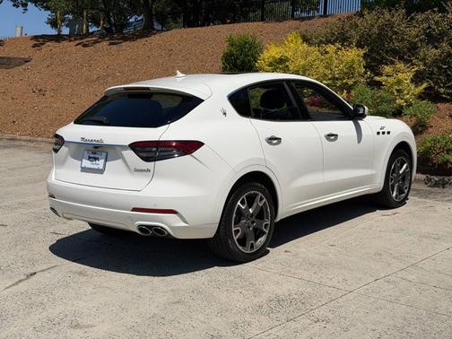 White 2022 Maserati Levante GT