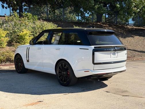 2023 Land Rover Range Rover SE